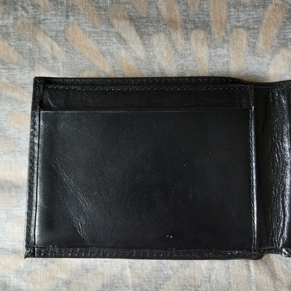 Men's NWOT genuine leather wallet. - Picture 6 of 12